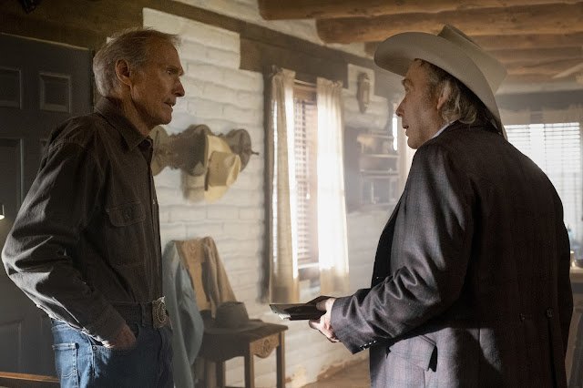 Escena con Mike Milo (Clint Eastwood) y Howard (Dwight Yoakam).